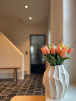 Vaas aardewerk beige geglazuurd 'leaves'