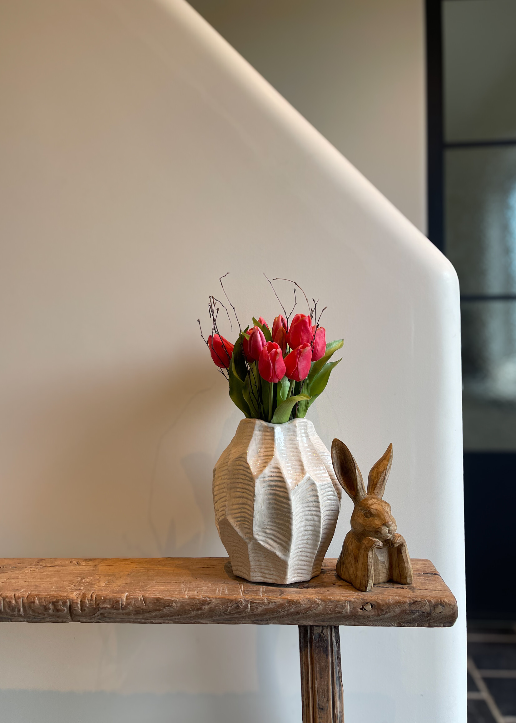 Vaas aardewerk beige geglazuurd 'leaves'