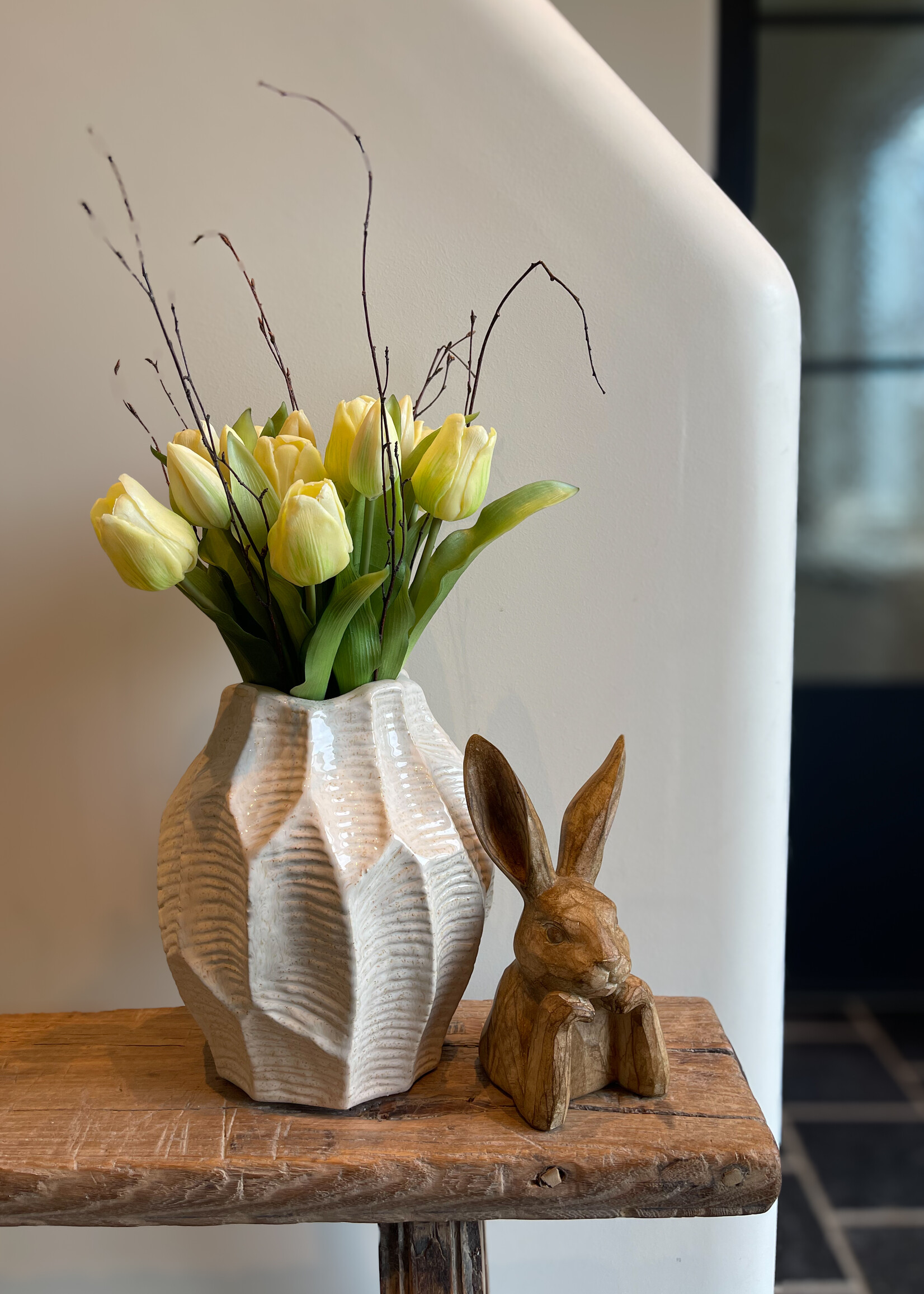 Vaas aardewerk beige geglazuurd 'leaves'