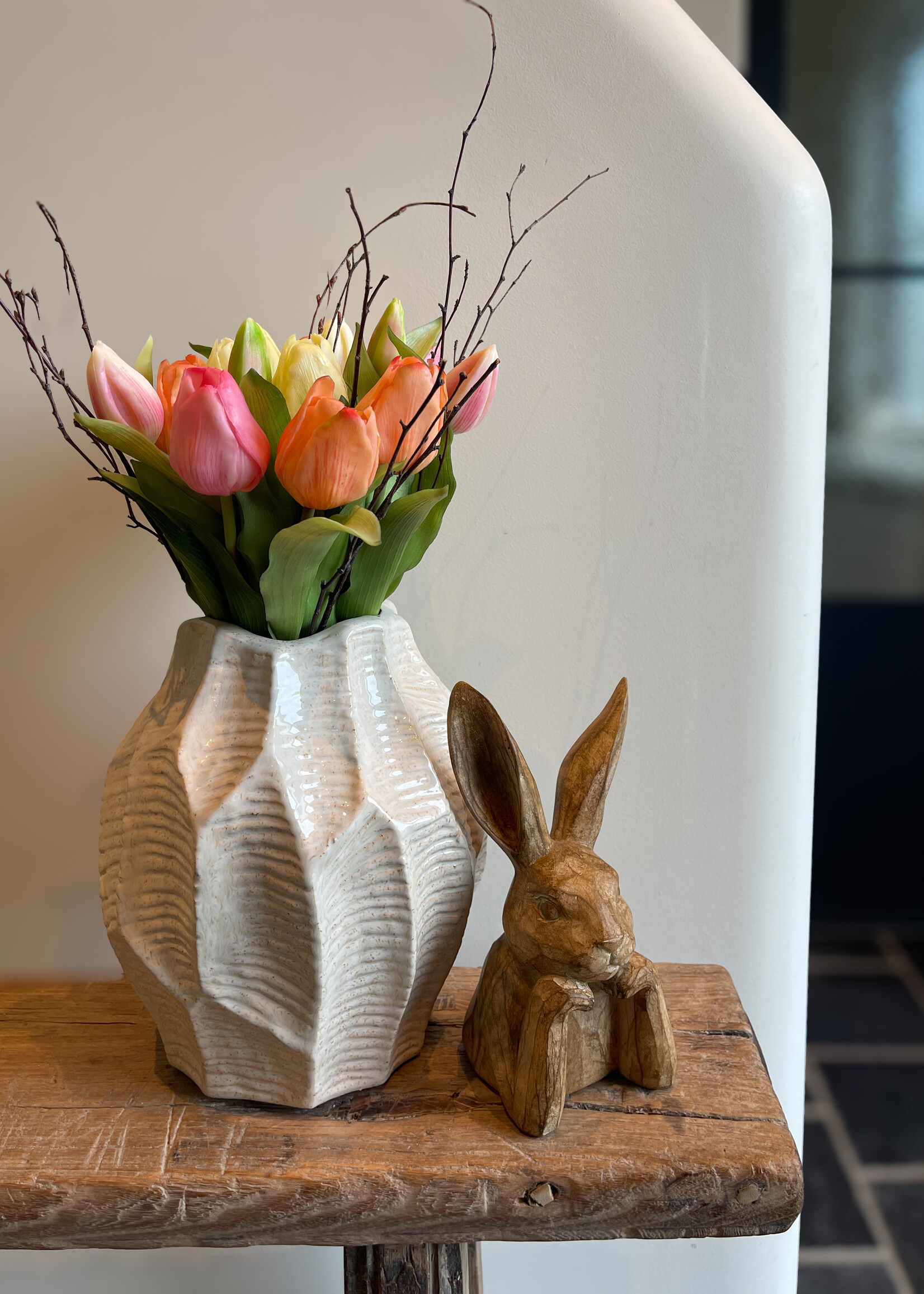 Vaas aardewerk beige geglazuurd 'leaves'