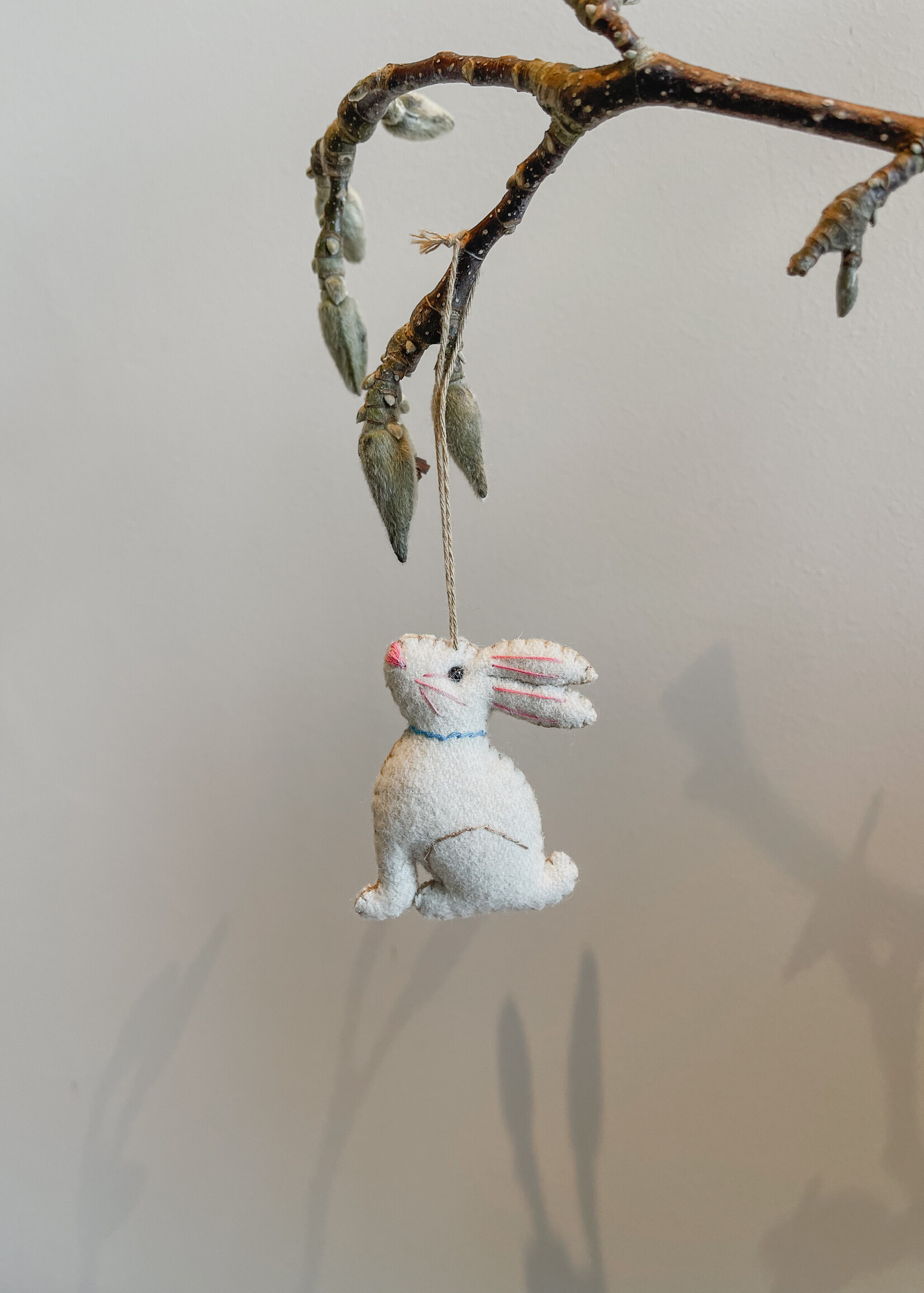 Paashanger konijn zittend