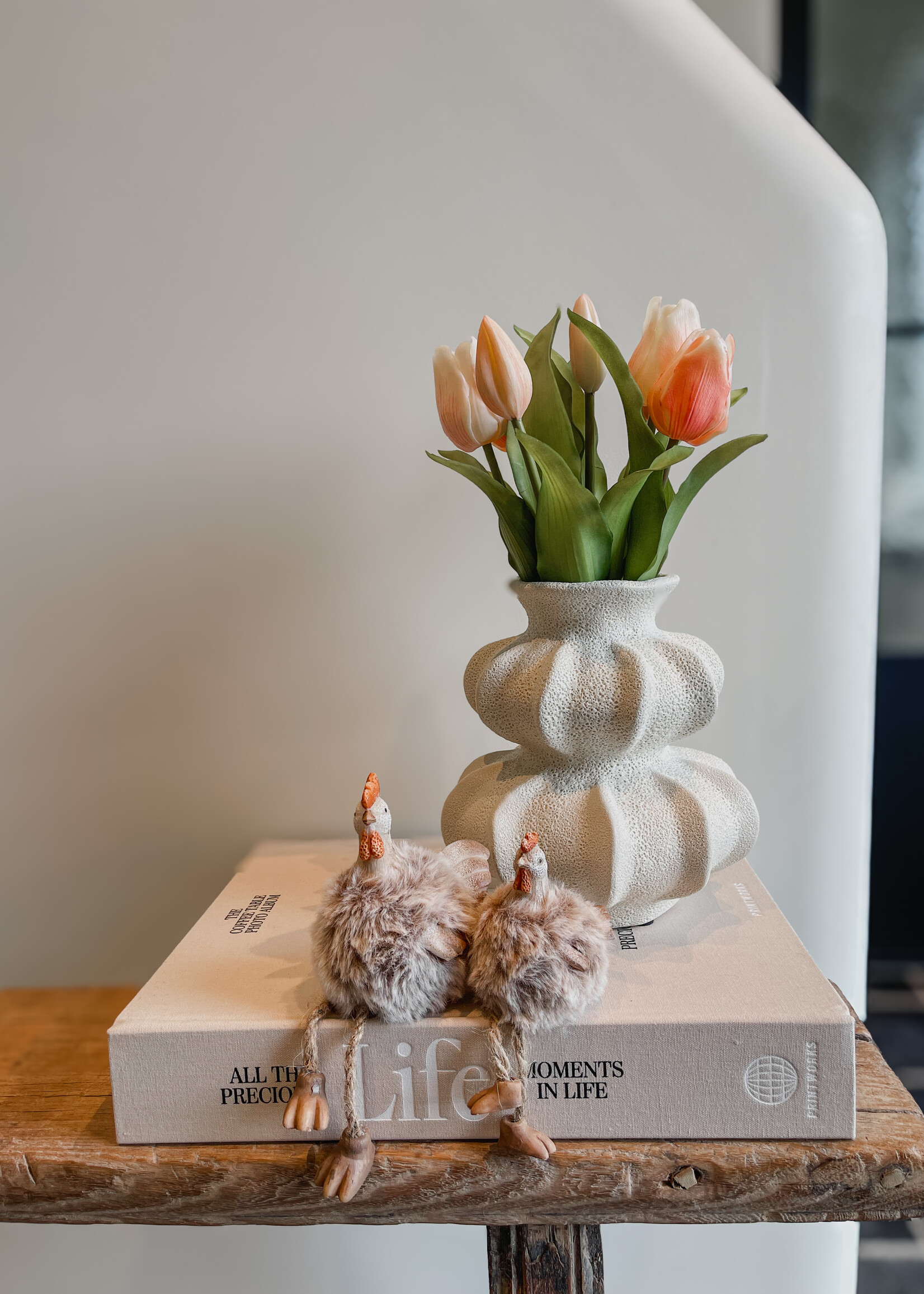 Kip hangpootjes fluffy M