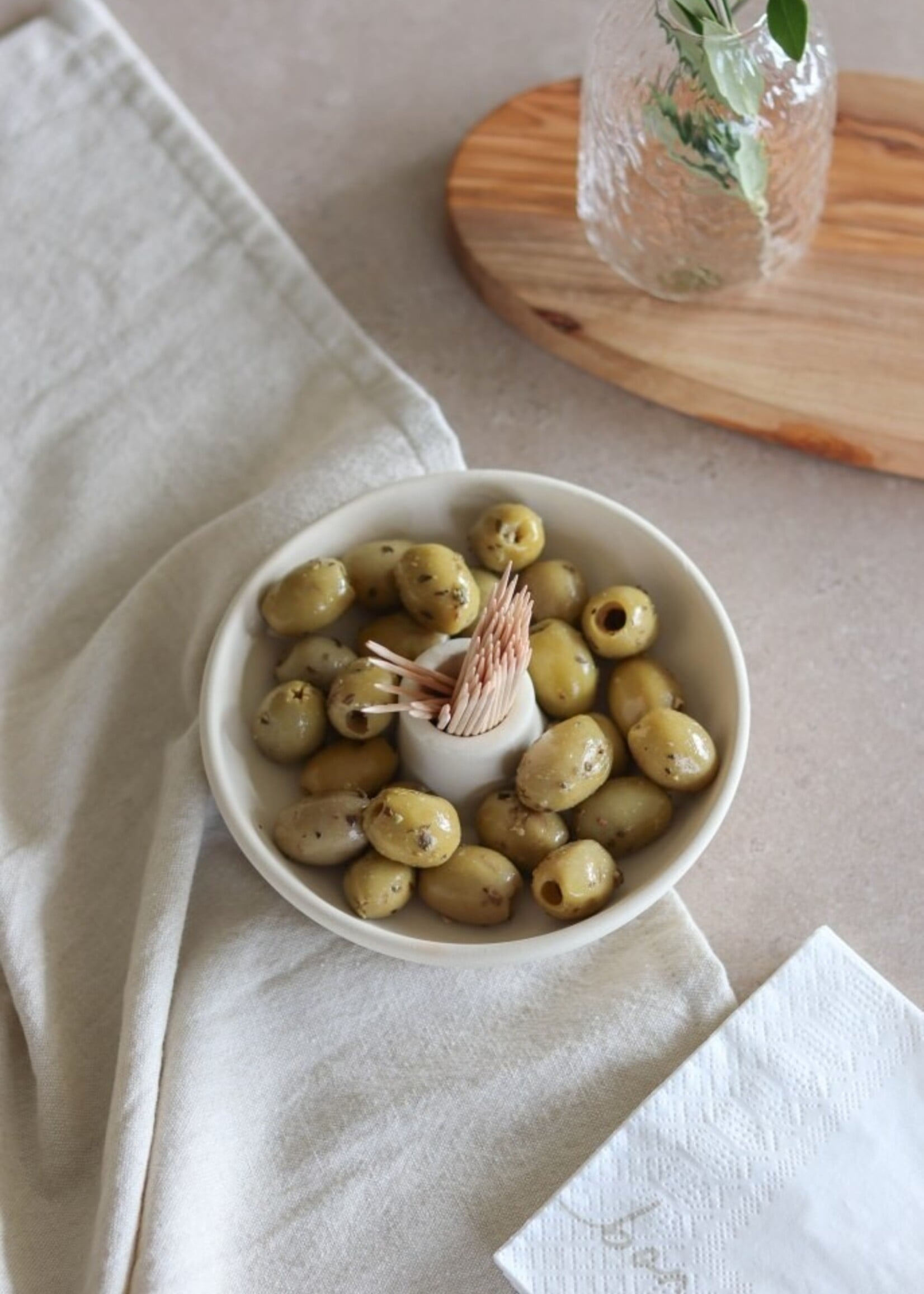 Aperitiefschaaltje met houder voor prikkers