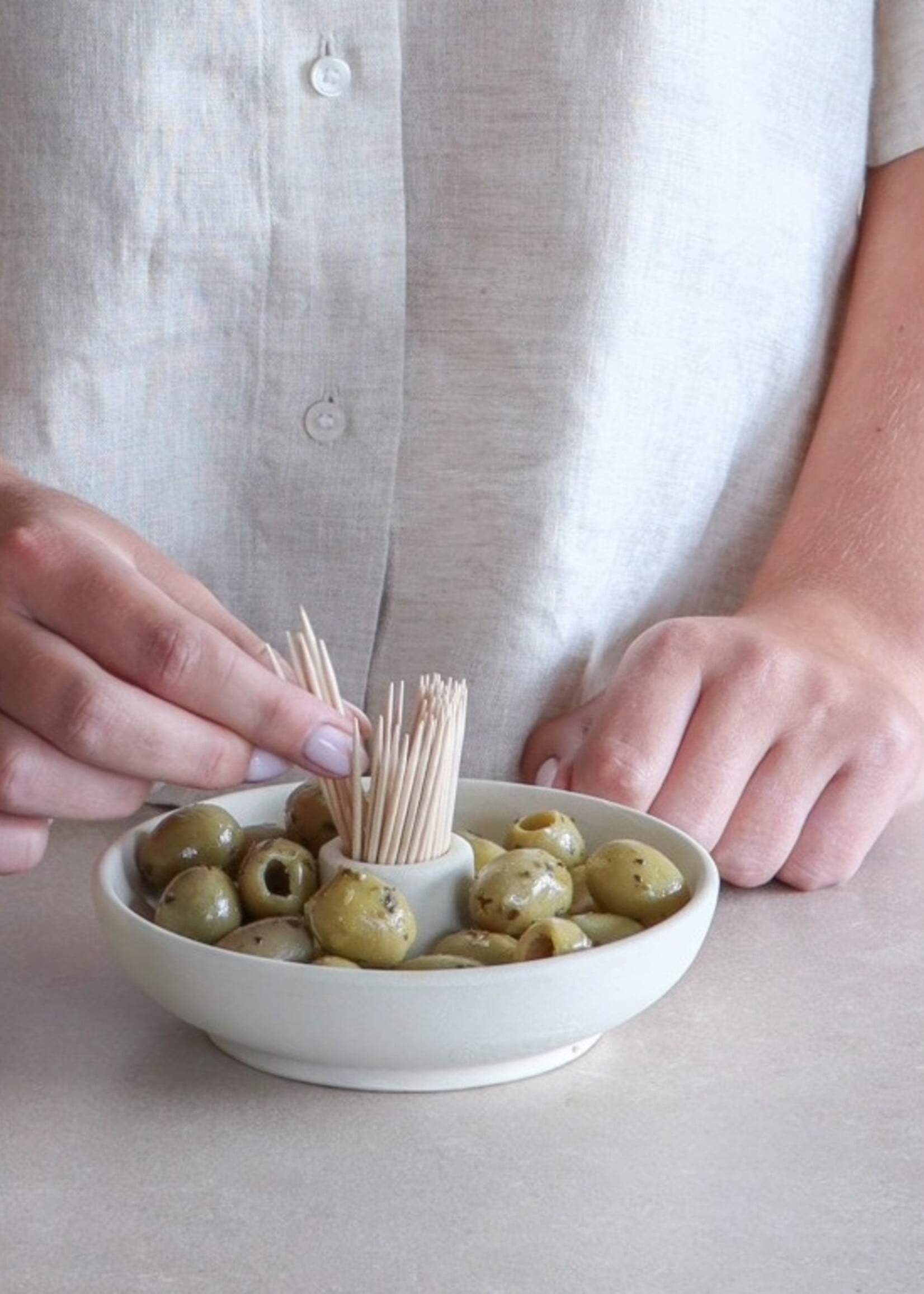 Aperitiefschaaltje met houder voor prikkers