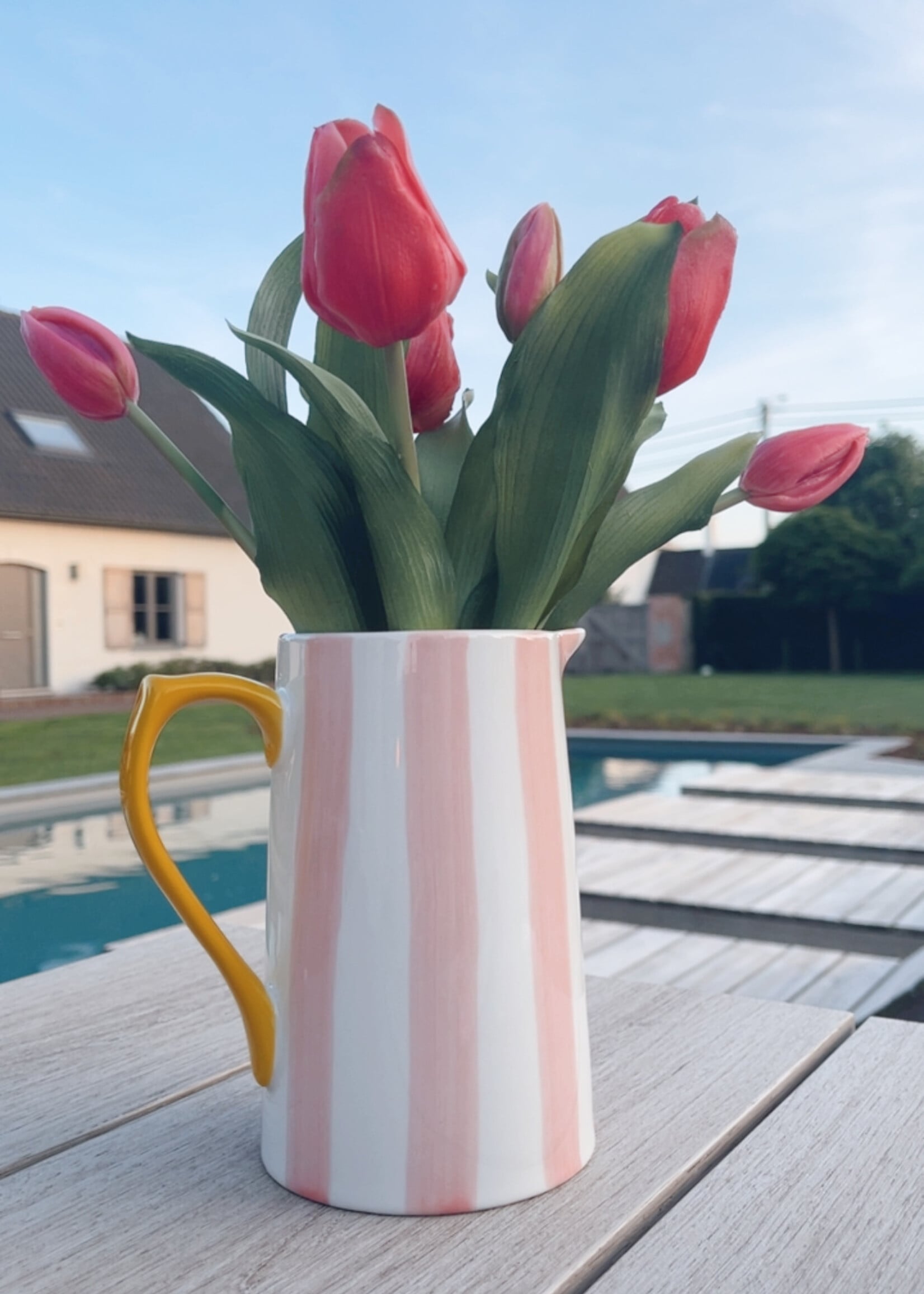 Kruikje roze gestreept geel handvat