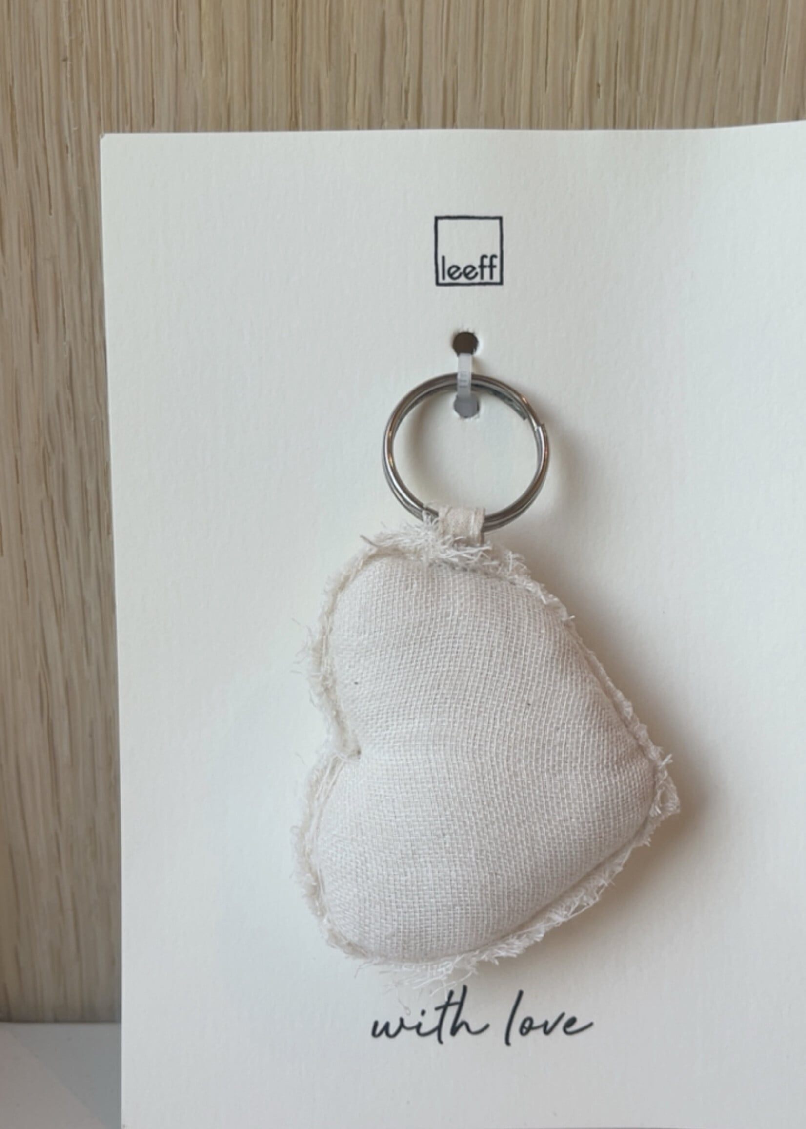 Sleutelhanger hartje gestoffeerd 'with love'