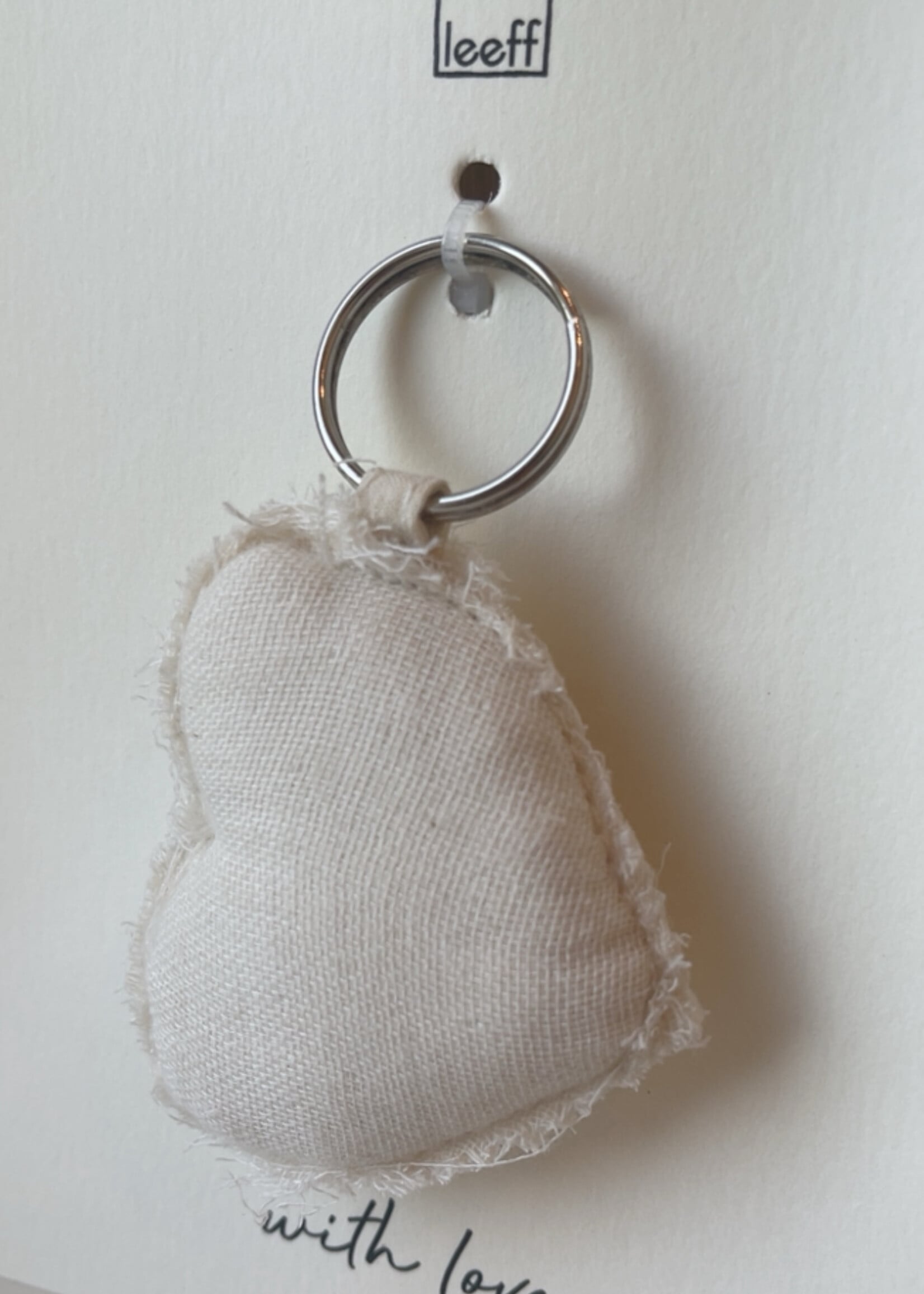 Sleutelhanger hartje gestoffeerd 'with love'