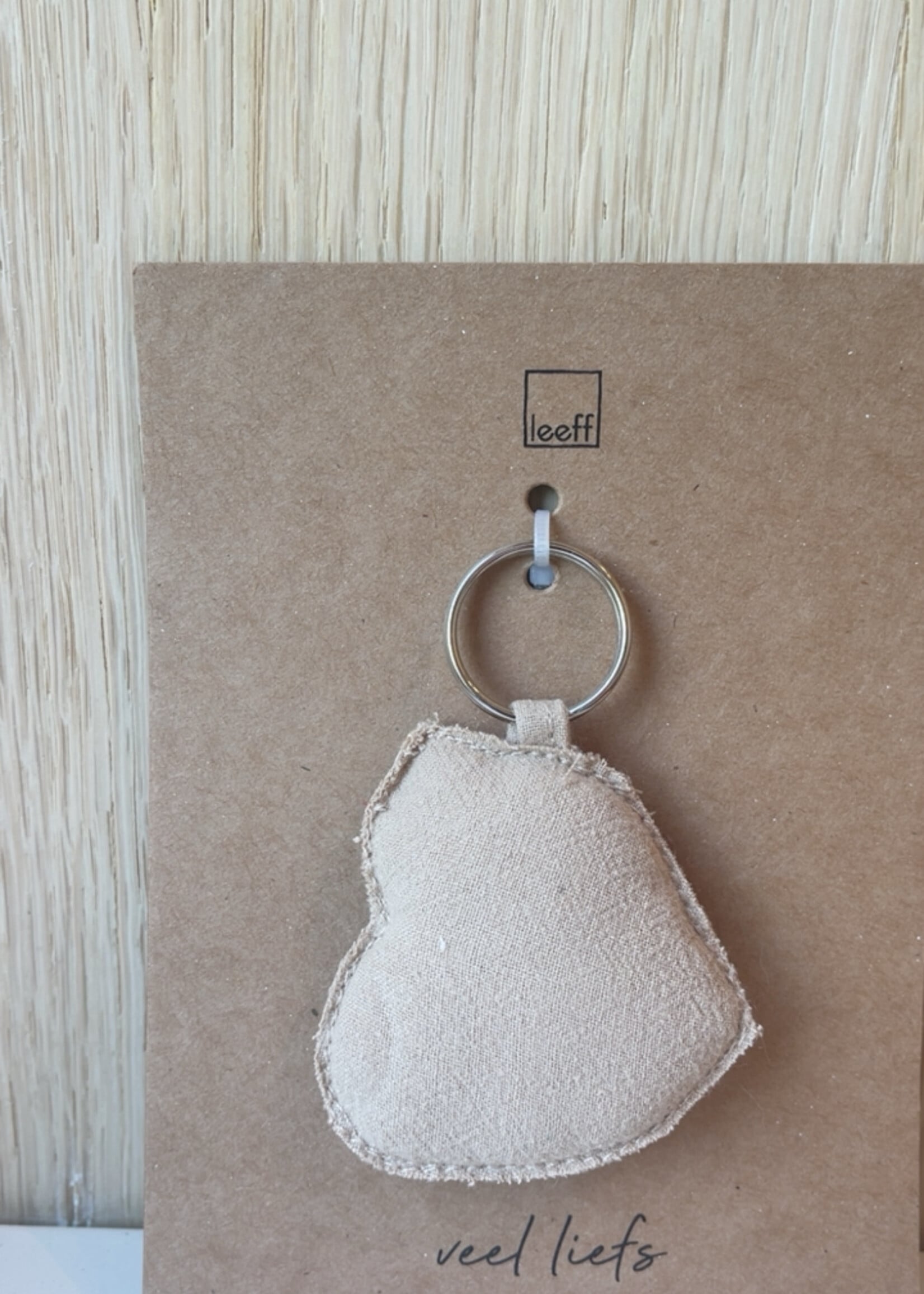 Sleutelhanger hartje gestoffeerd 'veel liefs'
