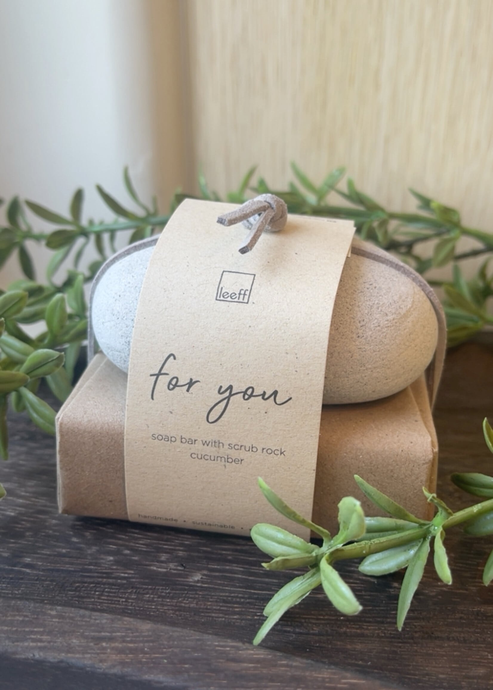Steenscrub met zeepblok 'cucumber' - FOR YOU