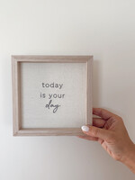 Lijstje hout/stof met quote 'today is your day'