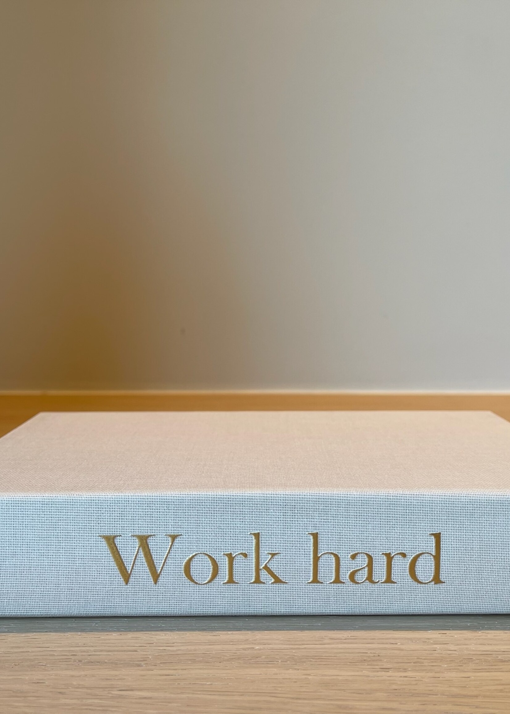 Opbergboek 'work hard' 26 x 17 cm
