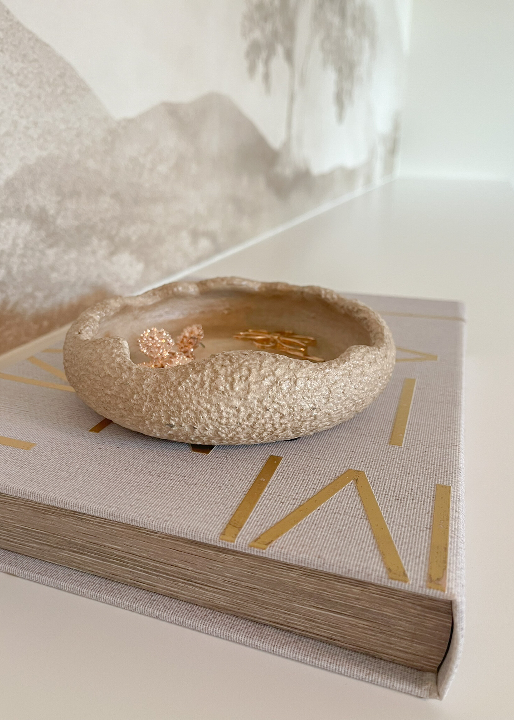 Schaal golvende binnenrand beige  S