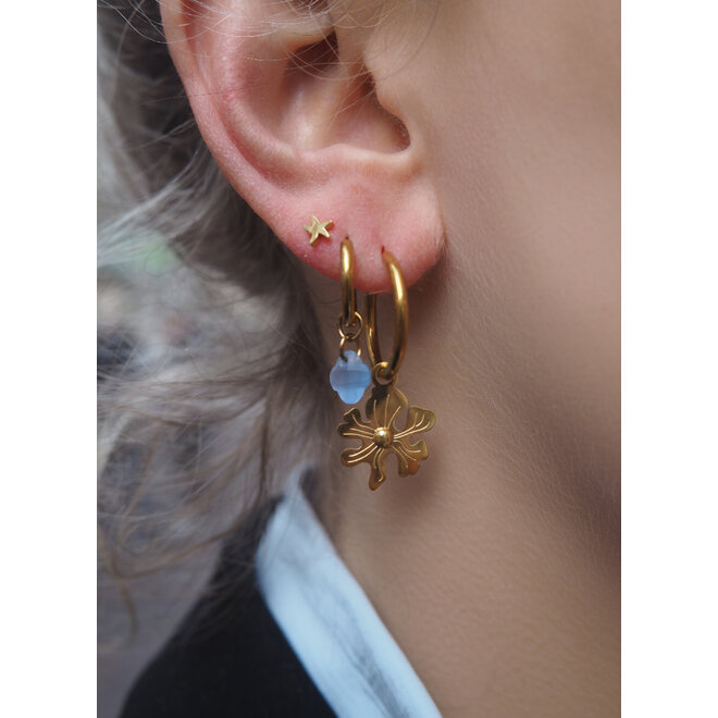 Oorbellen twisted clover mat licht blauw