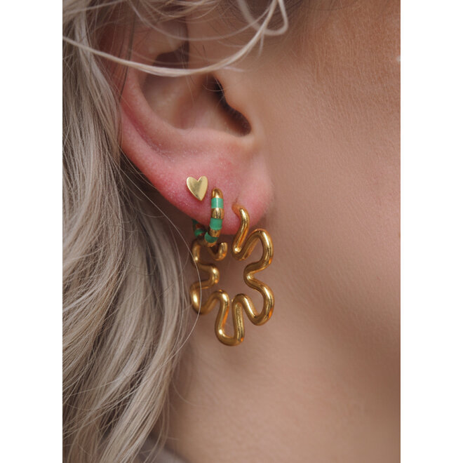 Oorstekers shaped flower goud