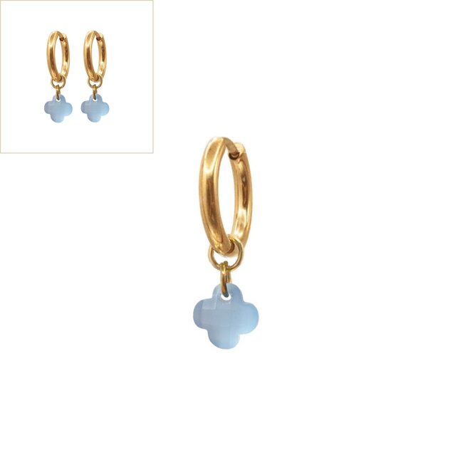 Oorbellen clover mat licht blauw goud