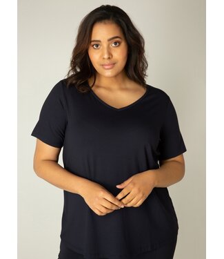 Base Level Curvy Base Level Curvy Alba T-shirt (+ colors)