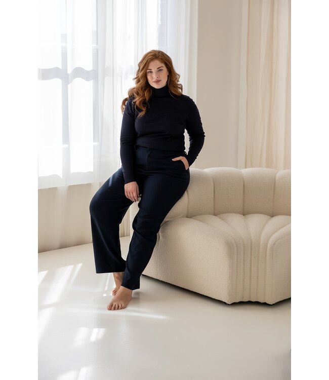 Base Level Curvy Yuena Pull Dark Blue