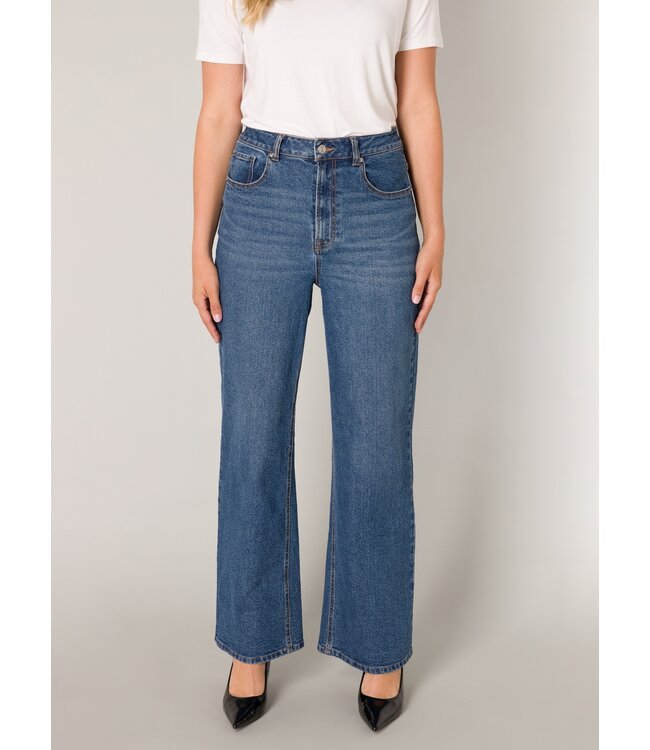 Base Level Amy Jeans Mid Blue