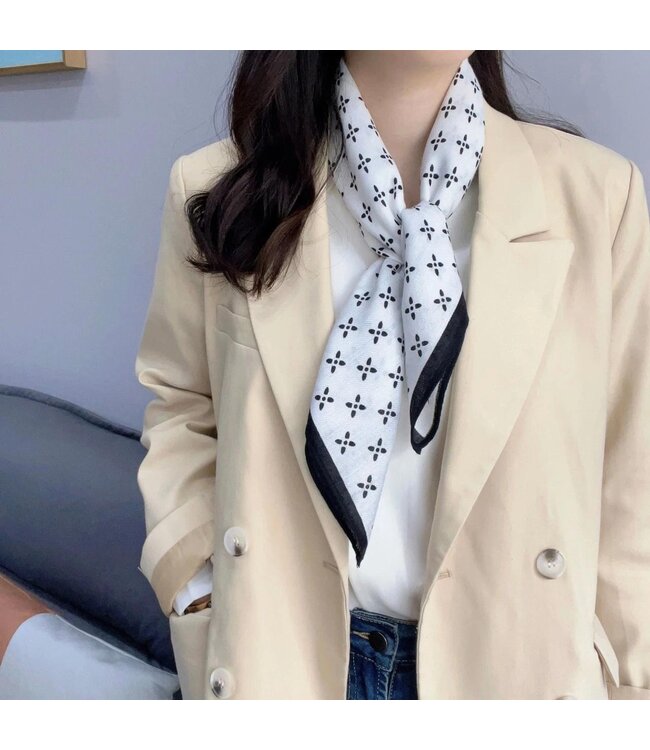 Trend Scarf White & Black