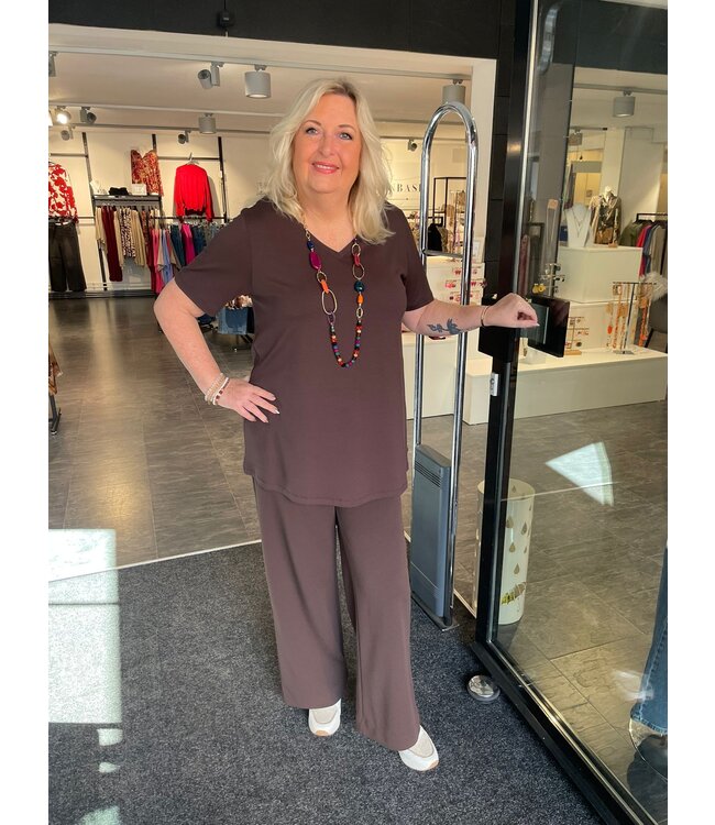 Base Level Curvy Alba T-shirt Brown