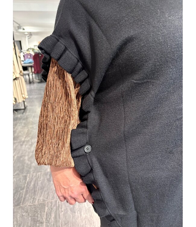 Zhenzi Kogle Poncho Black