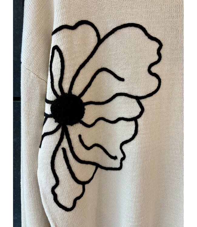 Only Carmakoma Petra Flower Knit Pullover