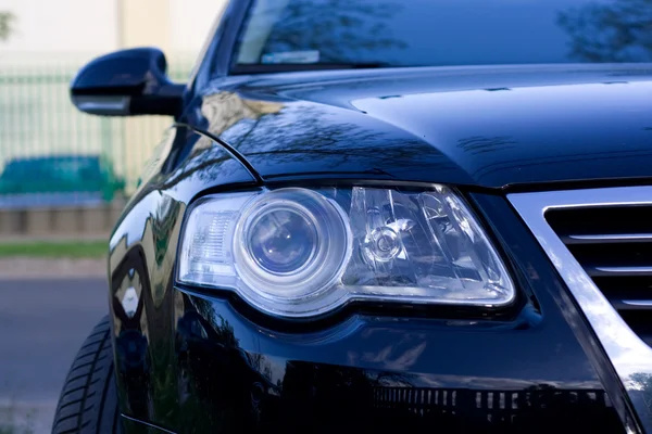 De Voor- en Nadelen van het Achteraf Inbouwen van Xenon Verlichting in Auto's