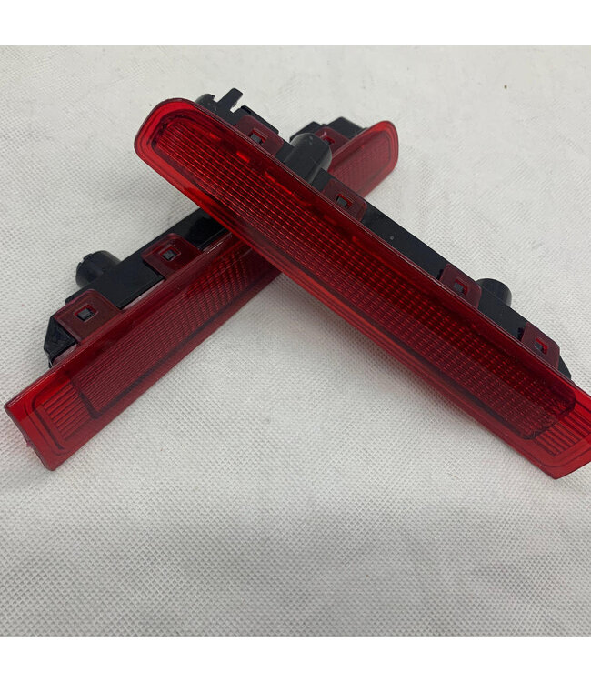 XEOD LED derde remlicht unit Geschikt voor Transporter T5 - T6 - T6.1 - Rood - Volledig LED - Plug en play - Canbus - Achterdeuren - 2 Stuks