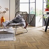 Huis&Vloer Visgraat Parketsfeer Donker Eiken Klik PVC Huis&Vloer Visgraat Parketsfeer Donker Eiken Klik PVC