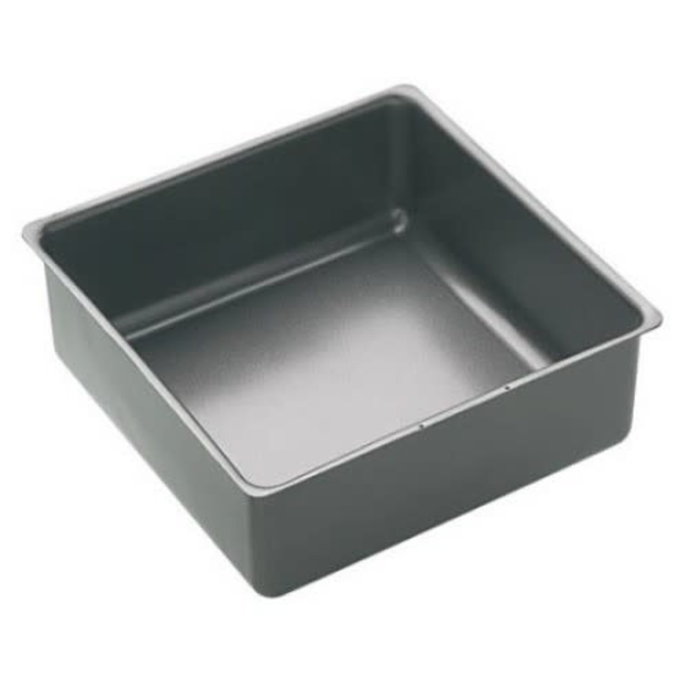 Masterclass Loose-bottom non-stick square cake pan 20cm
