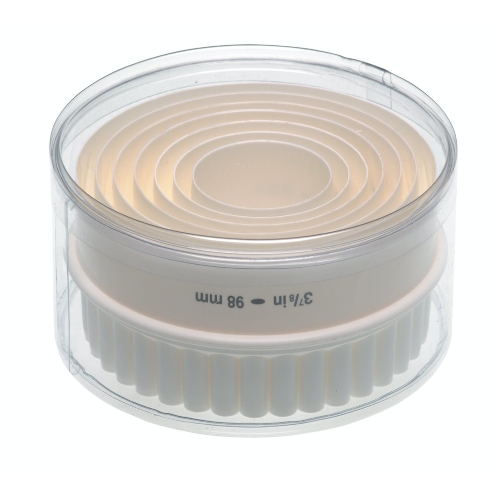 Kitchencraft Set of 2-sided plastic round cutters fluted / smooth Kitchencraft Set of 2-sided plastic round cutters fluted / smooth