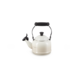 Le Creuset Demi enameled whistling kettle 1,1L meringue Le Creuset Demi enameled whistling kettle 1,1L meringue