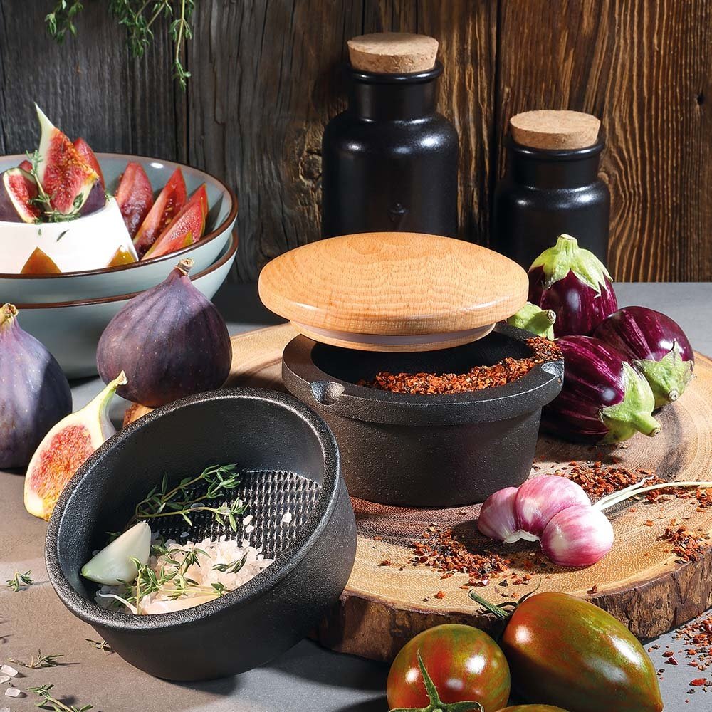 Zassenhaus Cast iron XL herb grinder with wooden lid Zassenhaus Cast iron XL herb grinder with wooden lid