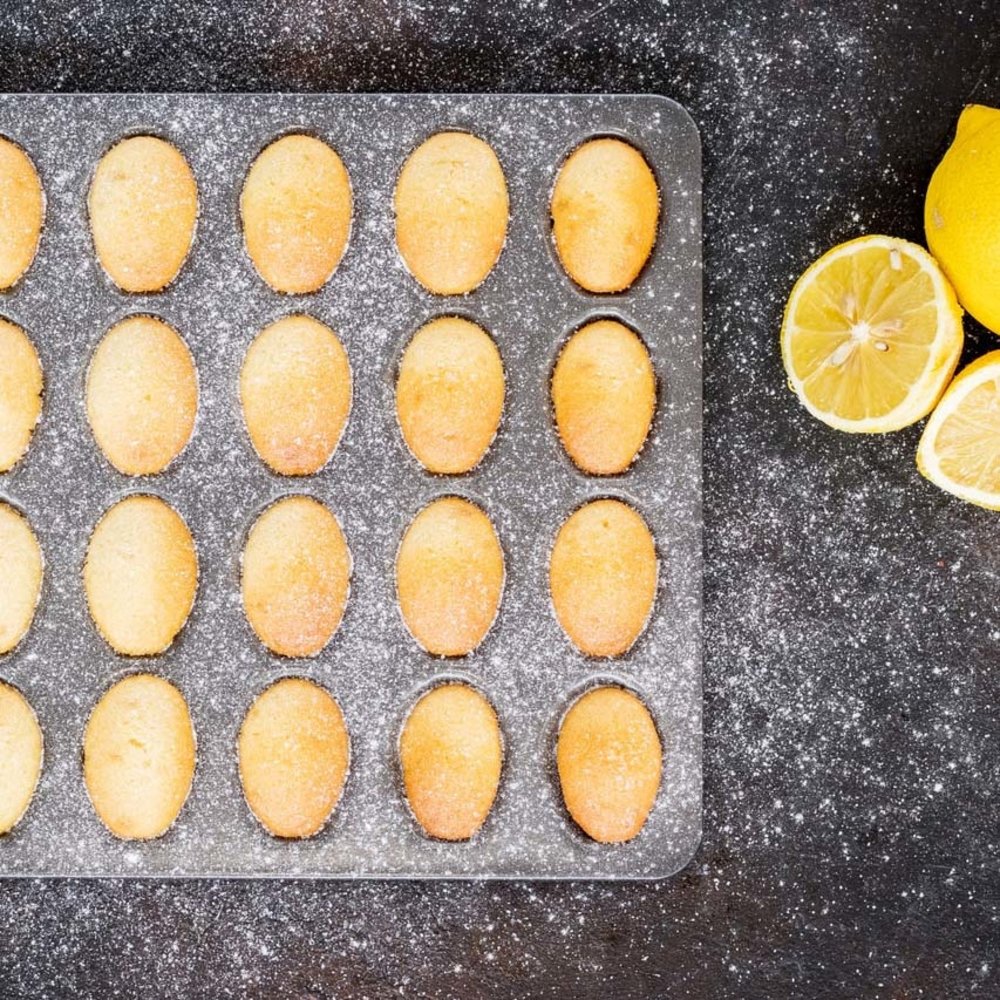 Masterclass Non-stick 24 hole mini-madeleine pan 20x40cm Masterclass Non-stick 24 hole mini-madeleine pan 20x40cm