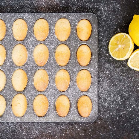 Masterclass Non-stick 24 hole mini-madeleine pan 20x40cm Masterclass Non-stick 24 hole mini-madeleine pan 20x40cm