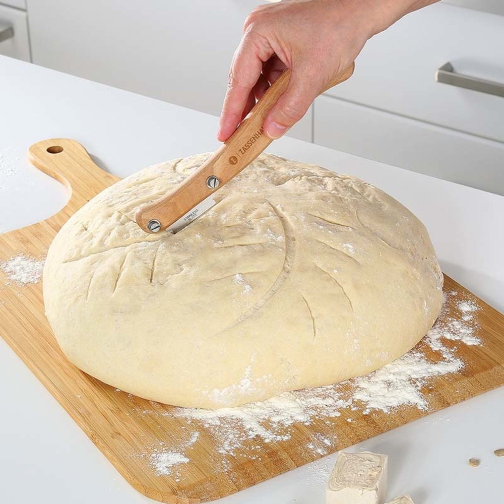 Beukenhouten bakkersmes incl. reservemesjes