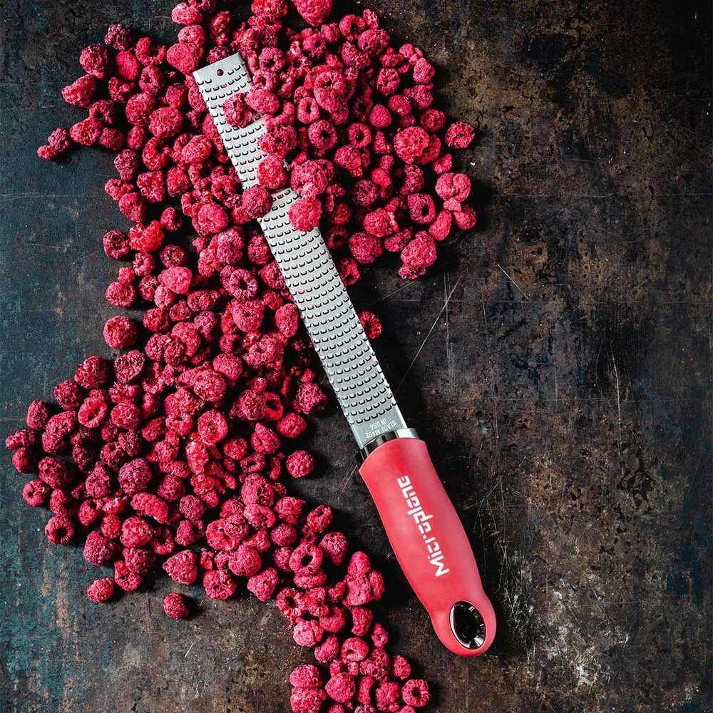 Microplane Premium Classic grater / zester Pomegranate Red Microplane Premium Classic grater / zester Pomegranate Red