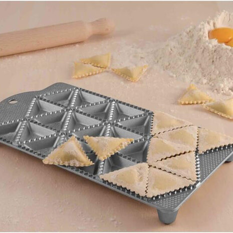Eppicotispai Triangle ravioli maker 12 pieces 50mm