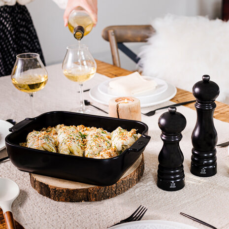 Peugeot Appolia rechthoekige keramische ovenschaal 32cm Noir Satin Peugeot Appolia rechthoekige keramische ovenschaal 32cm Noir Satin