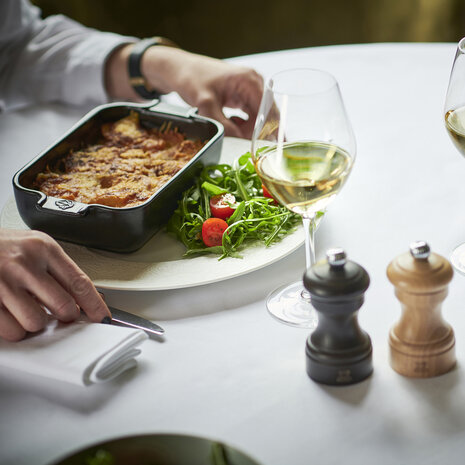 Peugeot Appolia rechthoekige keramische ovenschaal 22cm Noir Satin Peugeot Appolia rechthoekige keramische ovenschaal 22cm Noir Satin