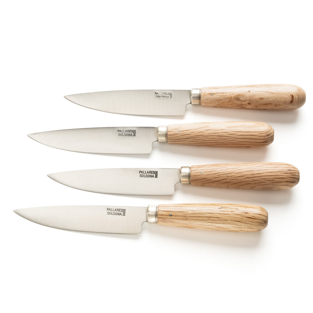 Pallares Solsona 4 RVS tafelmessen / steakmessen 10cm met eikenhouten heft Pallares Solsona 4 RVS tafelmessen / steakmessen 10cm met eikenhouten heft