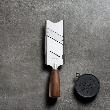 Truffle shaver with walnut handle