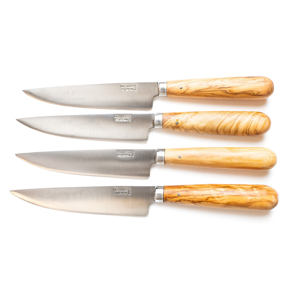 Pallares Solsona 4 stainless steel table knives / steak knives 12cm with olivewood handle Pallares Solsona 4 stainless steel table knives / steak knives 12cm with olivewood handle