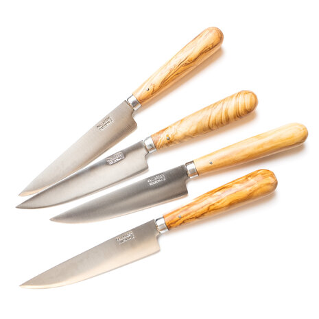 Pallares Solsona 4 RVS tafelmessen / steakmessen 12cm met olijfhouten heft Pallares Solsona 4 RVS tafelmessen / steakmessen 12cm met olijfhouten heft