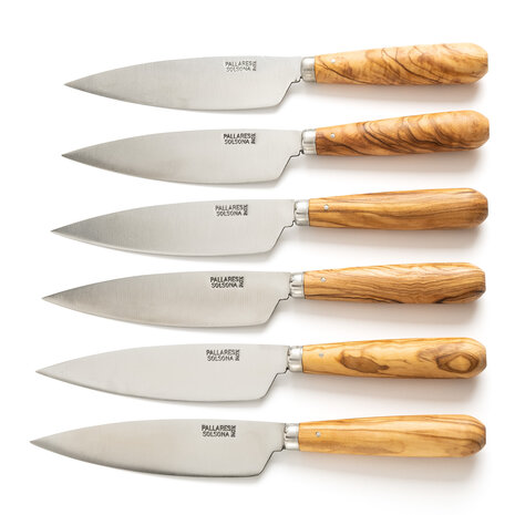 Pallares Solsona 6 stainless steel table knives / steak knives 13cm with olivewood handle Pallares Solsona 6 stainless steel table knives / steak knives 13cm with olivewood handle