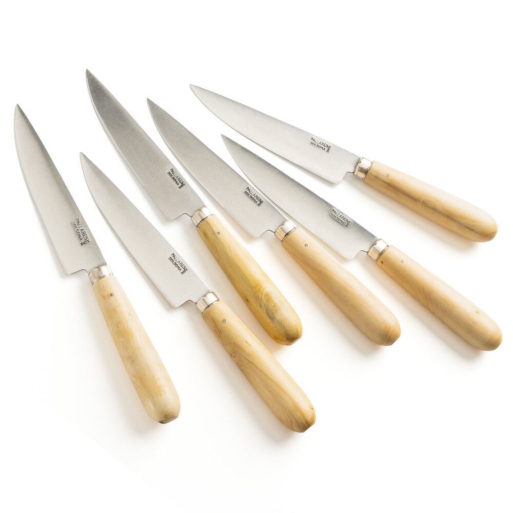 Pallares Solsona 6 stainless steel table knives / steak knives 12cm with boxwood handle Pallares Solsona 6 stainless steel table knives / steak knives 12cm with boxwood handle