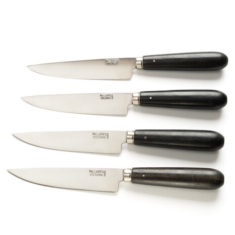 Pallares Solsona 4 stainless steel table knives / steak knives 12cm with ebony handle Pallares Solsona 4 stainless steel table knives / steak knives 12cm with ebony handle