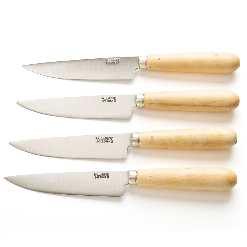 Pallares Solsona 4 stainless steel table knives / steak knives 12cm with boxwood handle Pallares Solsona 4 stainless steel table knives / steak knives 12cm with boxwood handle