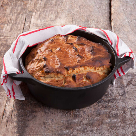 Victoria Enameled cast iron Dutch oven 24cm 3,8L Victoria Enameled cast iron Dutch oven 24cm 3,8L