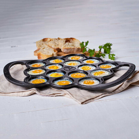 Victoria Seasoned cast iron poffertjespan